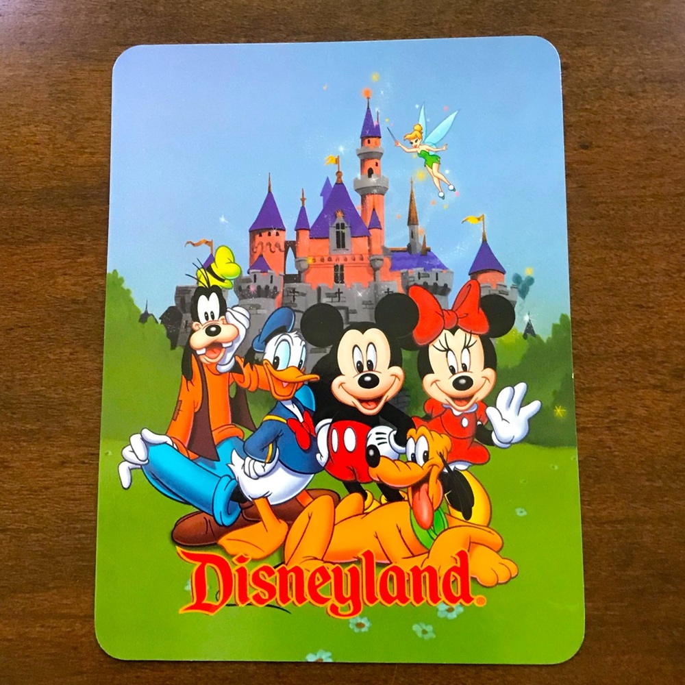 Disney Favorites postcard (Mickey & Minnie, Donald, Goofy, Pluto and Tinkerbell
